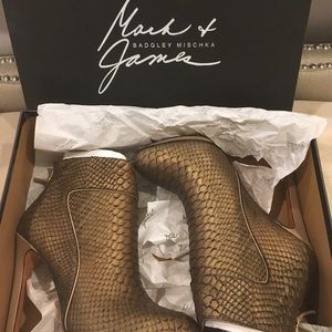 NIB! New Badgley Mischka Leather Boots Sz7